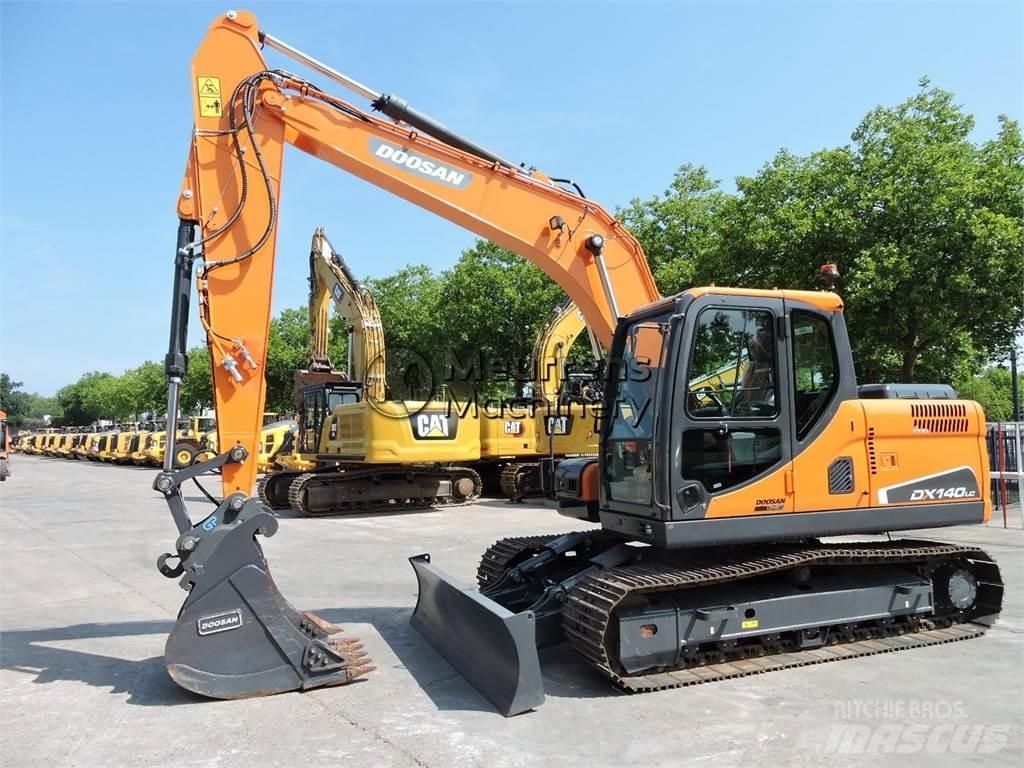Doosan DX140LC Escavadeiras de esteiras