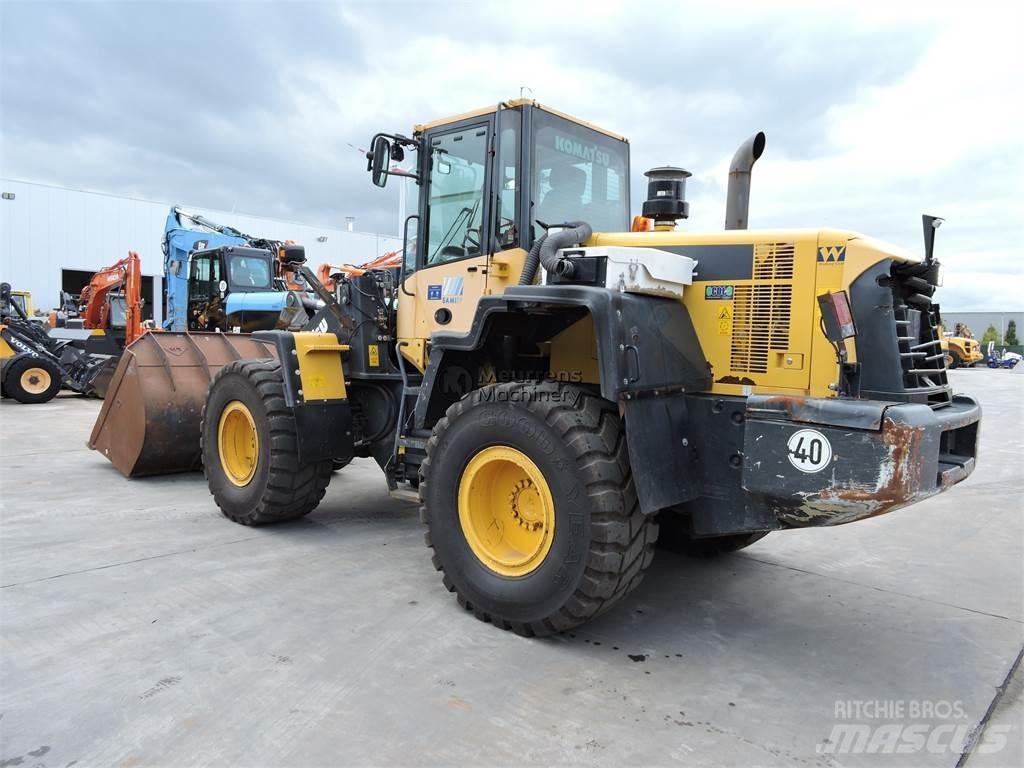 Komatsu WA320 Carregadeiras de rodas