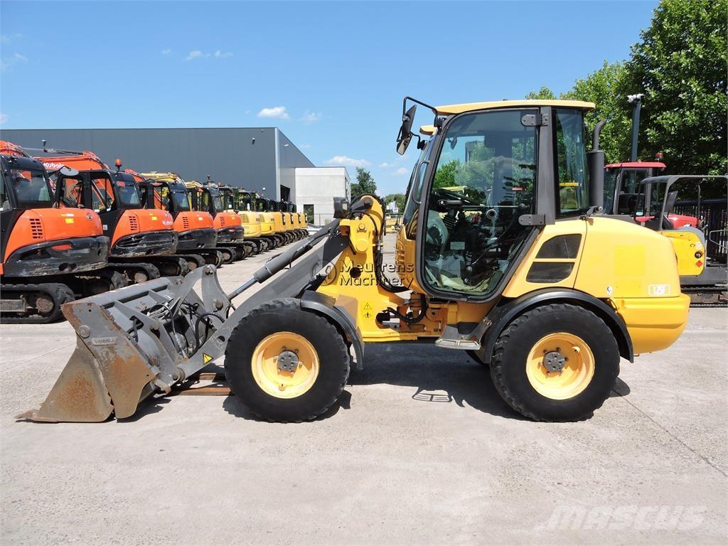 Volvo L25F + FORK Carregadeiras de rodas