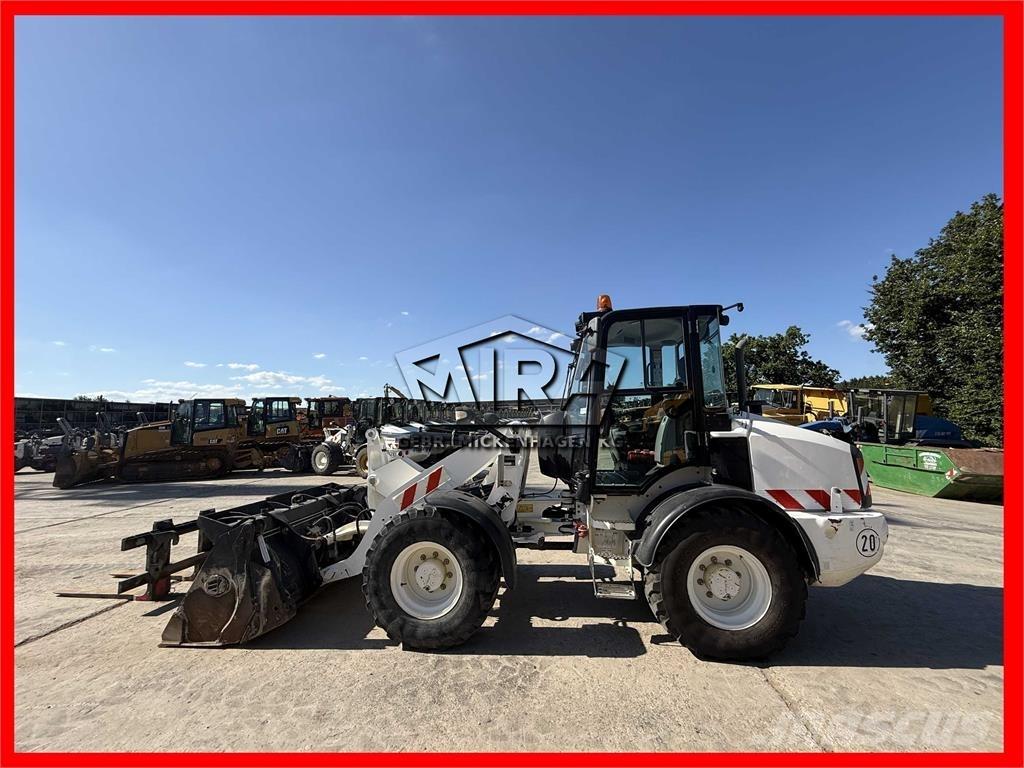 CAT 908M Carregadeiras de rodas