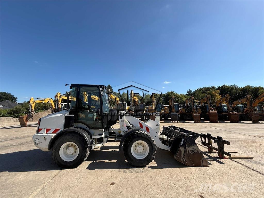 CAT 908M Carregadeiras de rodas