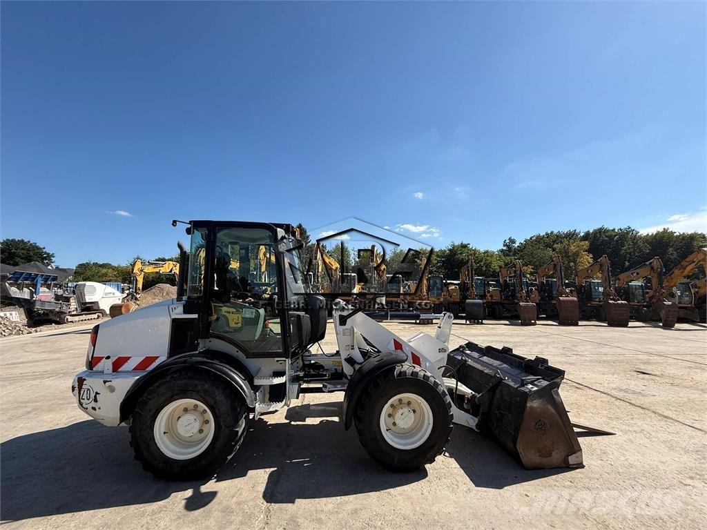 CAT 908M Carregadeiras de rodas