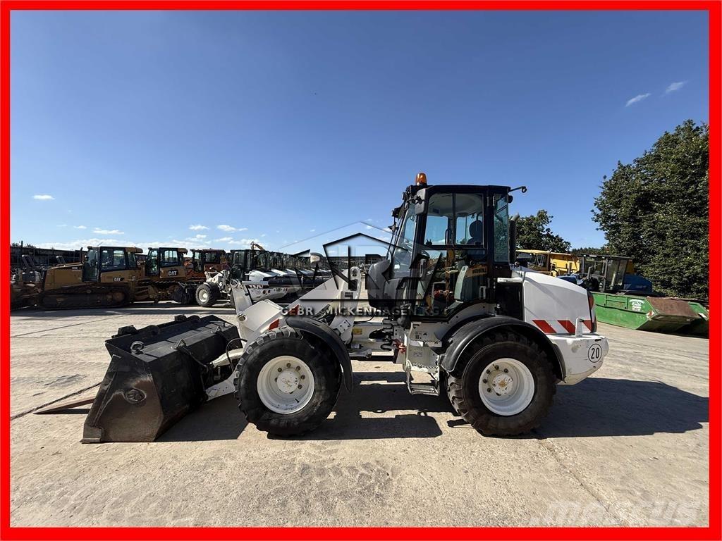 CAT 908M Carregadeiras de rodas
