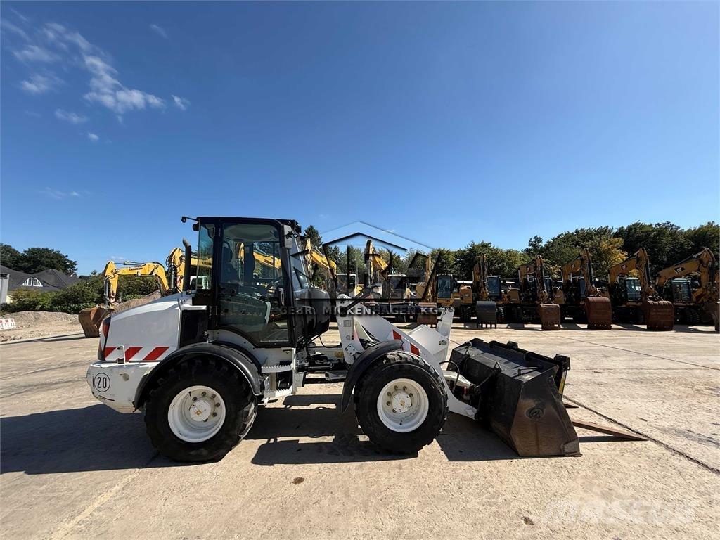 CAT 908M Carregadeiras de rodas