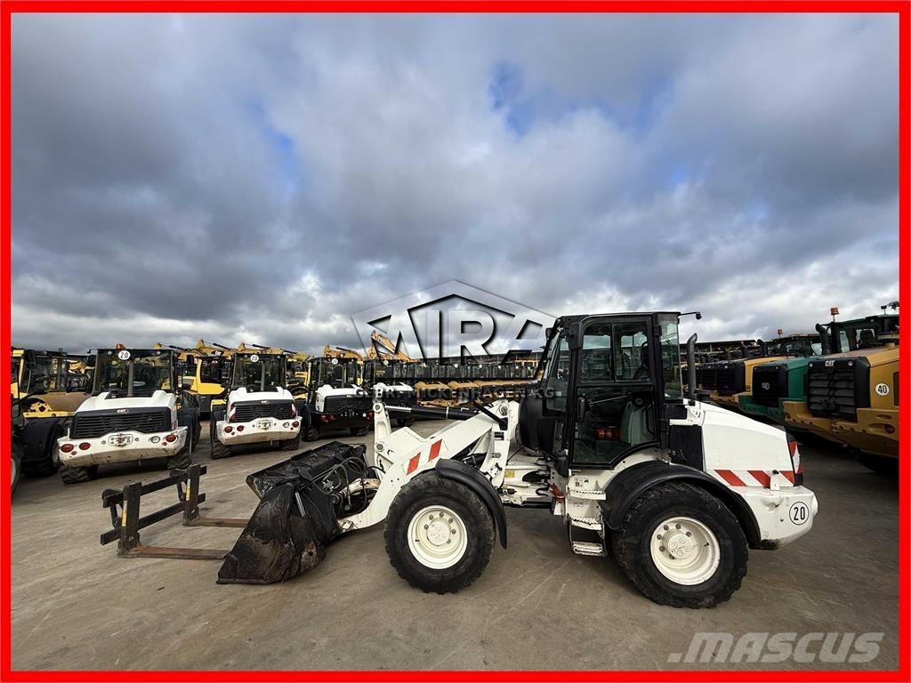 CAT 908M Carregadeiras de rodas