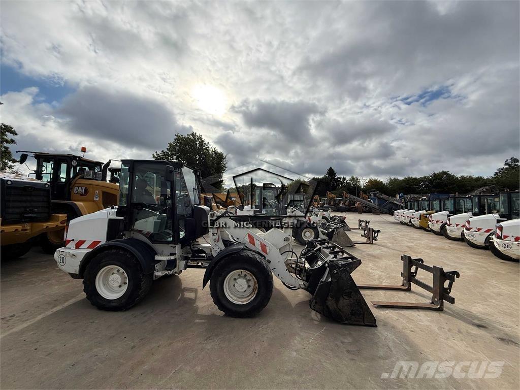 CAT 908M Carregadeiras de rodas