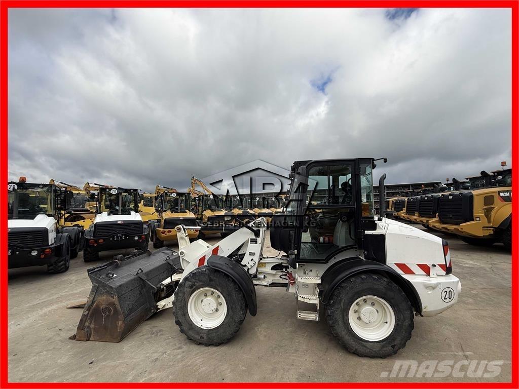 CAT 908M Carregadeiras de rodas