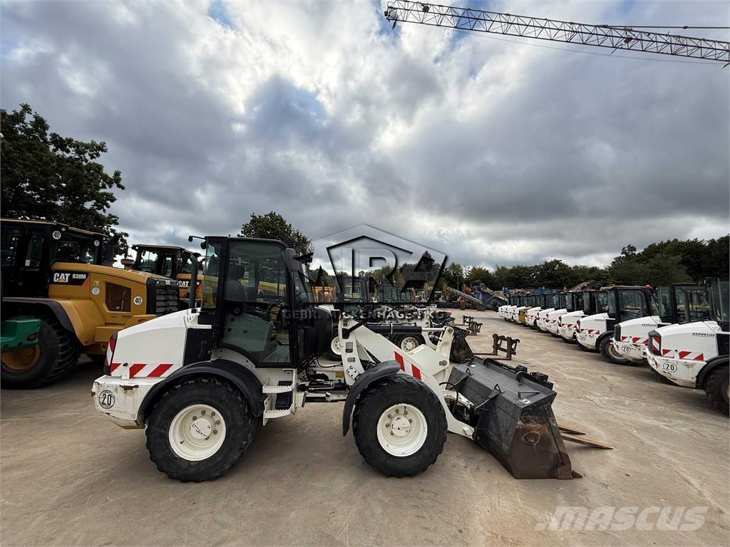 CAT 908M Carregadeiras de rodas