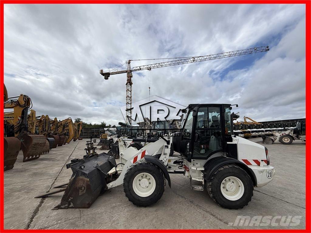 CAT 908M Carregadeiras de rodas