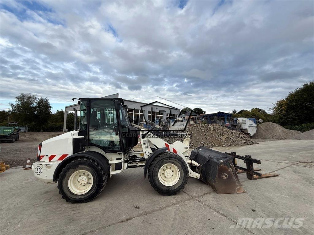 CAT 908M Carregadeiras de rodas