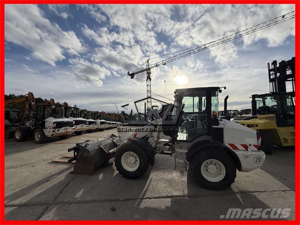 CAT 908M Carregadeiras de rodas