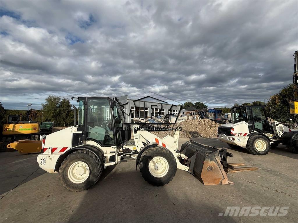 CAT 908M Carregadeiras de rodas
