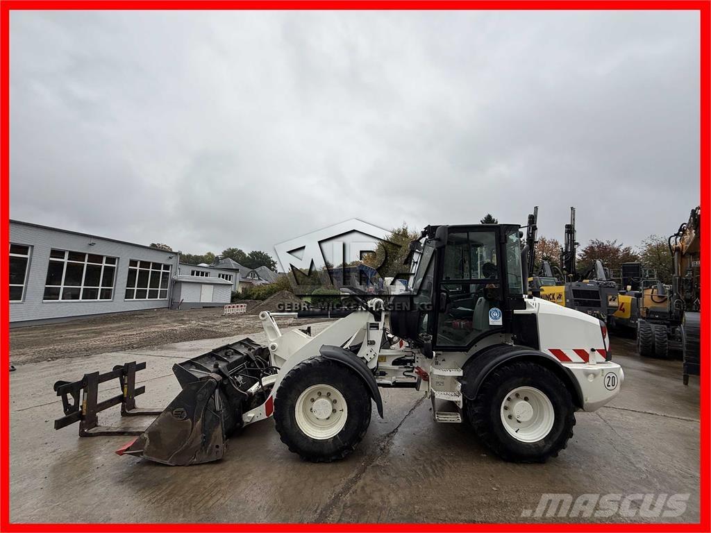 CAT 908M Carregadeiras de rodas