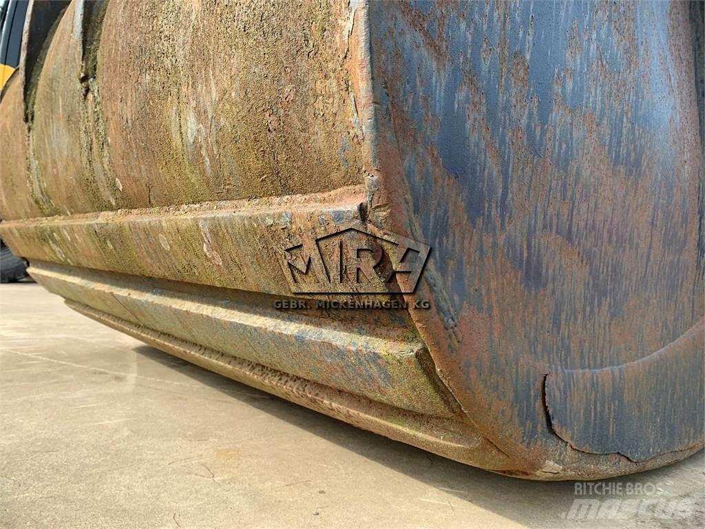 Komatsu 1800 mm Retroescavadoras