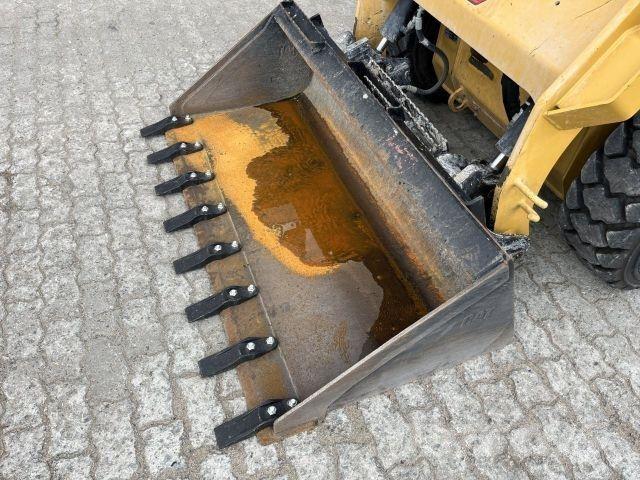 CAT 242D3 Construção - Outros
