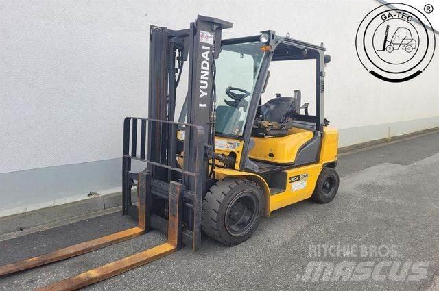 Hyundai 30L-7A Empilhadores a gás