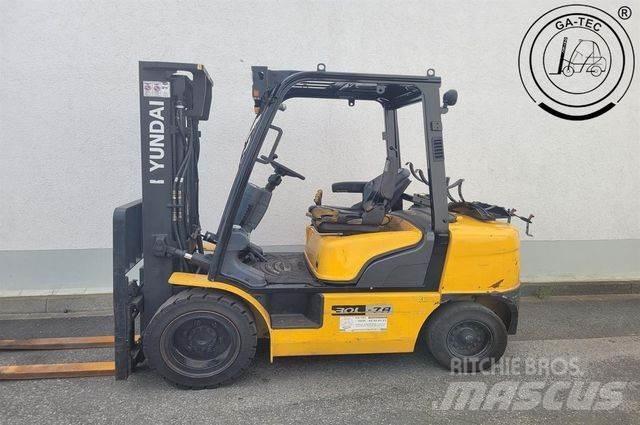 Hyundai 30L-7A Empilhadores a gás