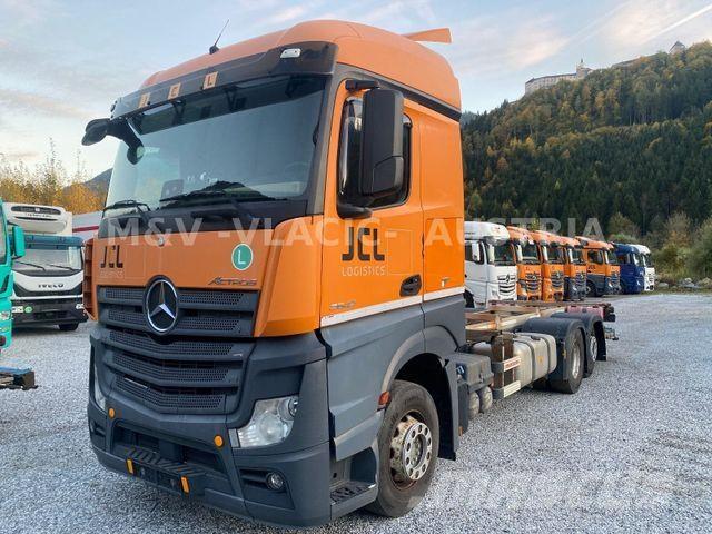 Mercedes-Benz 2542 Camiões de chassis e cabine