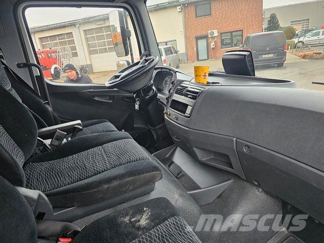 Mercedes-Benz 818 Caixa fechada