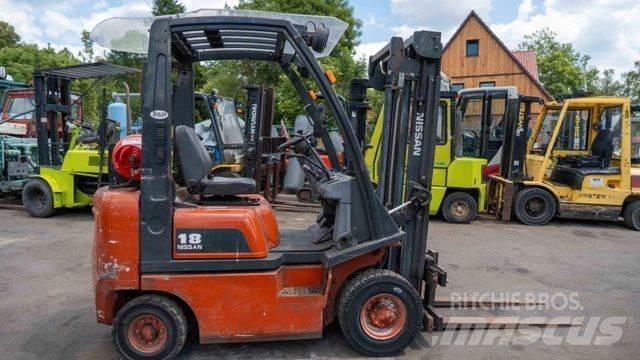 Nissan 18 Empilhadores a gás