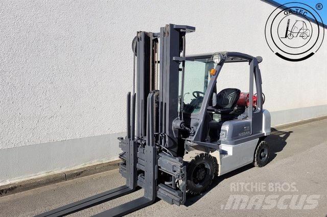 Nissan U1D2A25LQ Empilhadores a gás