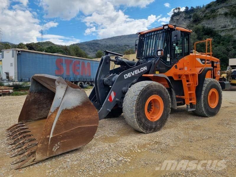 Doosan DL300 Carregadeiras de rodas