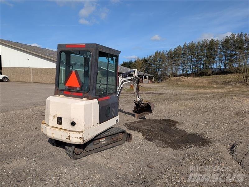 Bobcat X220 Miniescavadeiras