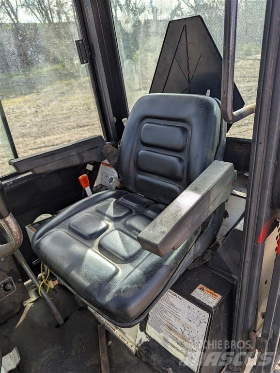Bobcat X220 Miniescavadeiras