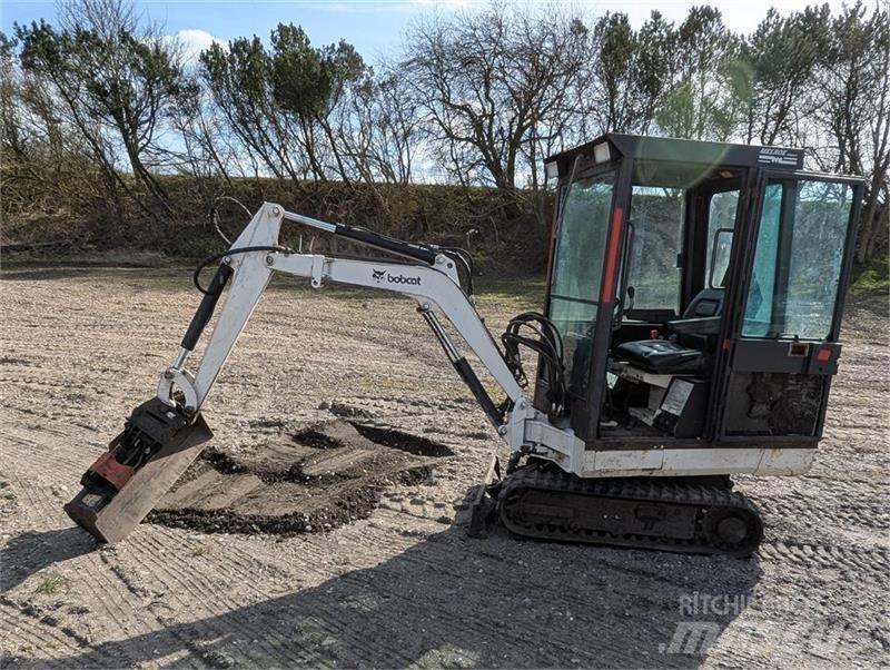 Bobcat X220 Miniescavadeiras