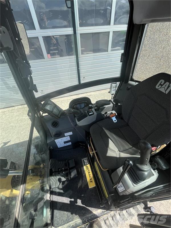CAT 301.8 Miniescavadeiras