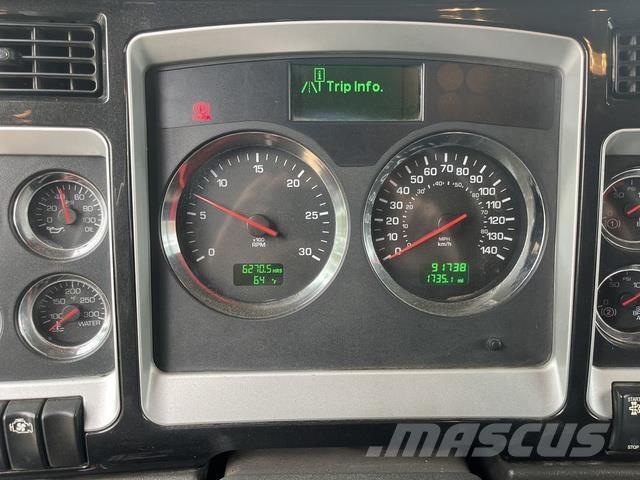 Kenworth T800B Outros