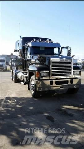 Mack CHU Cavalos Mecânicos
