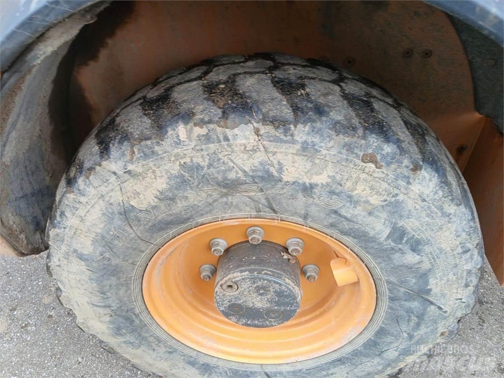 CASE 321F Carregadeiras de rodas