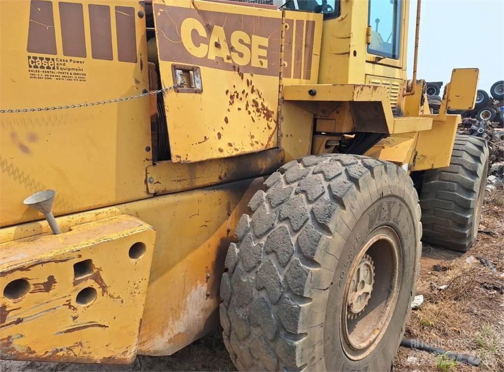 CASE 621 Carregadeiras de rodas
