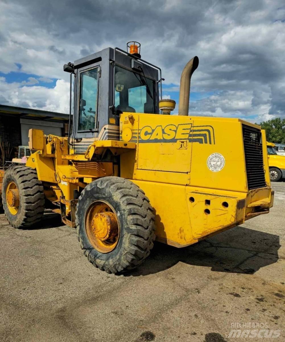 CASE 621B Carregadeiras de rodas