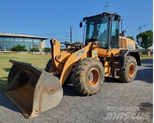CASE 621F Carregadeiras de rodas