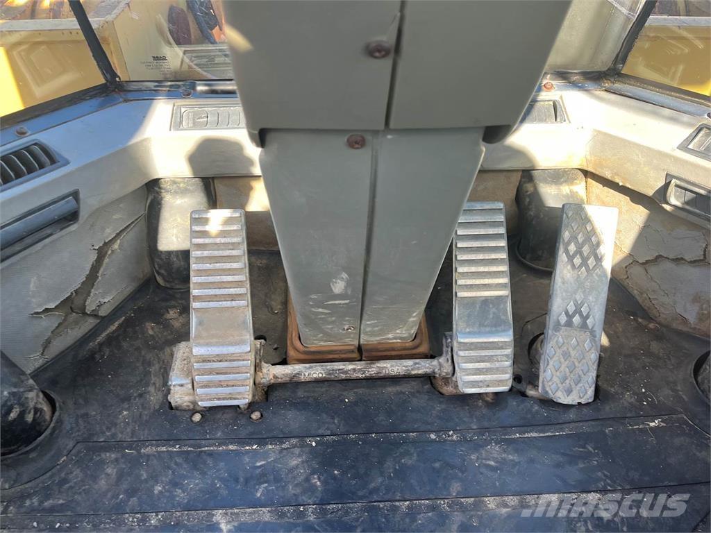 CASE 821C Carregadeiras de rodas