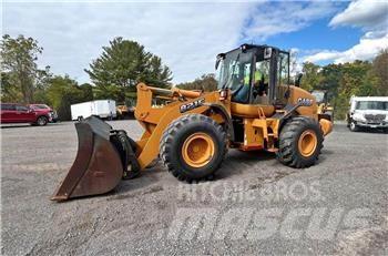 CASE 821F Carregadeiras de rodas
