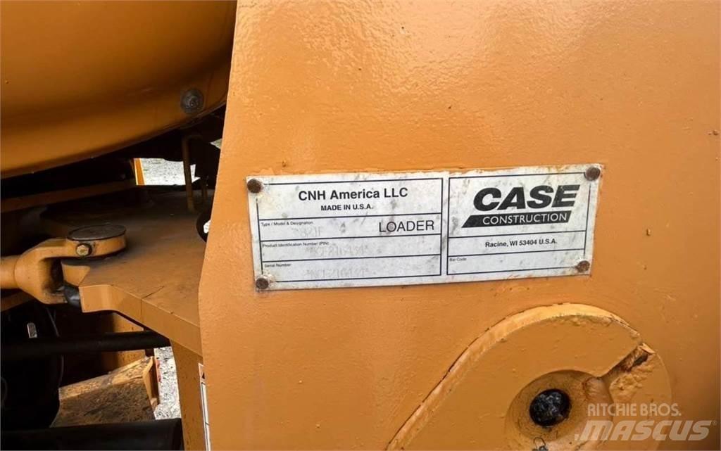 CASE 821F Carregadeiras de rodas