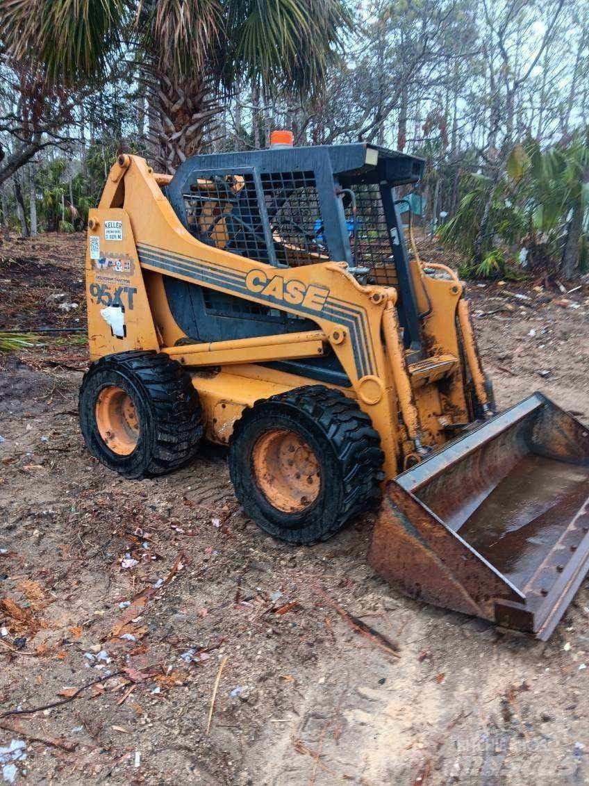 CASE 95XT Minicarregadeiras