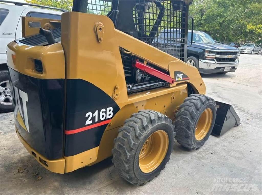 CAT 216B Minicarregadeiras