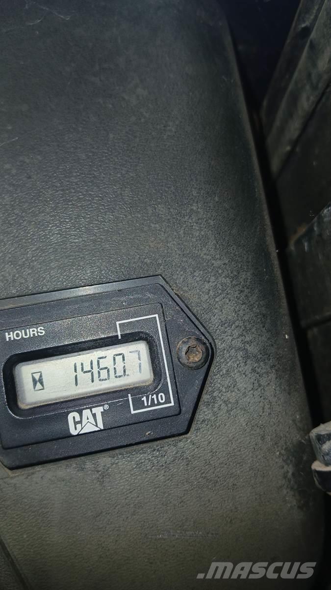 CAT 242 Minicarregadeiras