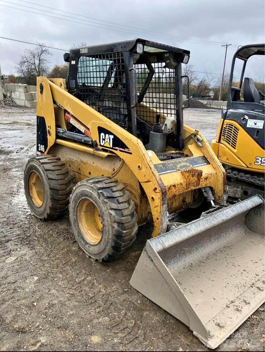 CAT 246 Minicarregadeiras