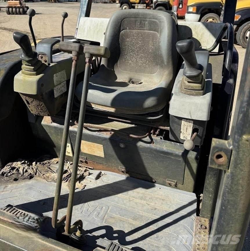 CAT 302.5 Miniescavadeiras