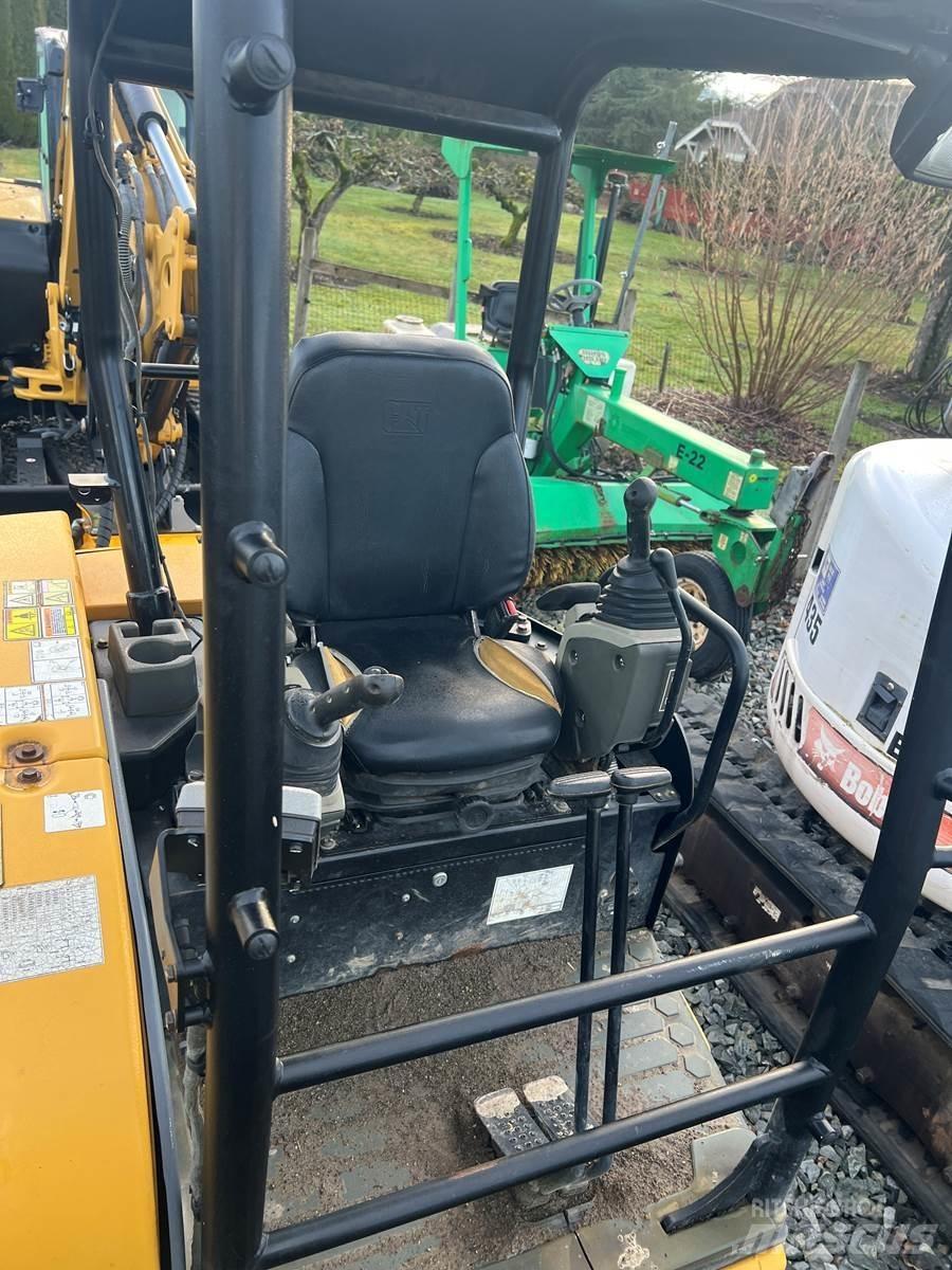 CAT 305 Miniescavadeiras