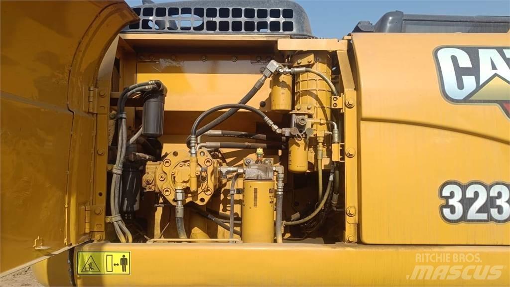 CAT 323D3 Escavadeiras de esteiras