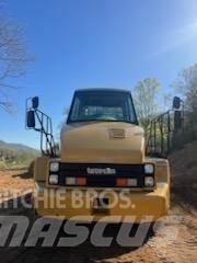CAT 735 Carrinhas de caixa fechada