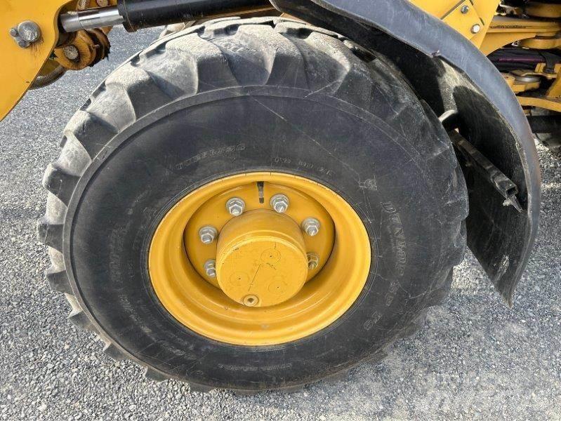 CAT 906M Carregadeiras de rodas