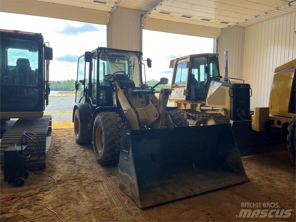 CAT 908M Carregadeiras de rodas