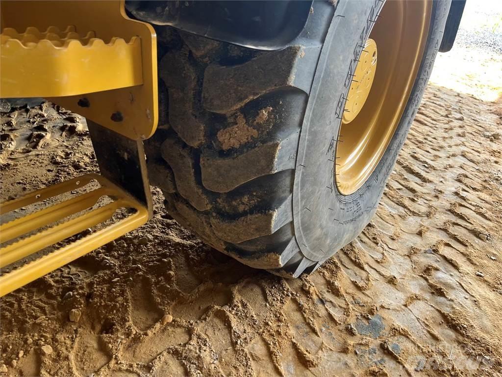CAT 908M Carregadeiras de rodas